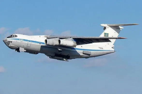 Евакуація з Афганістану: український літак чекає в Омані дозволу на безпечне вивезення людей