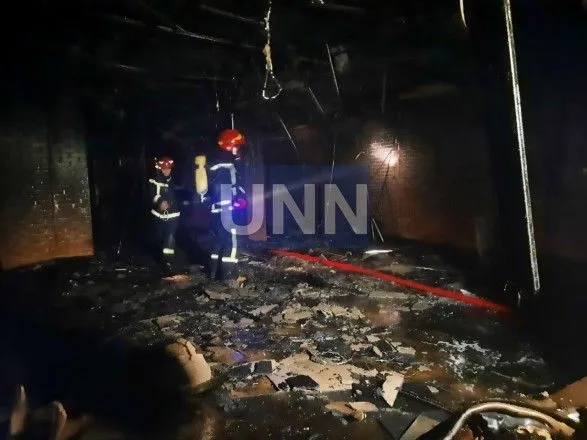 У столичного метро "Святошин" ночью горели МАФы