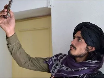 Facebook, Twitter і LinkedIn обмежують облікові записи афганських користувачів після захоплення влади талібами