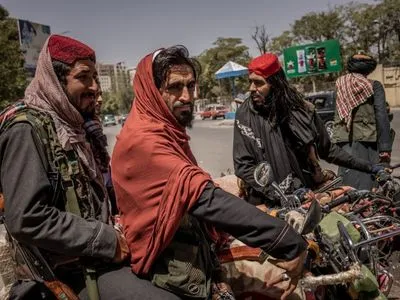 Талибы не пускают афганцев в аэропорт из-за установки блокпостов