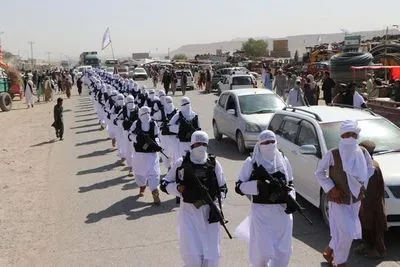 Талибан похвастался трофейным оружием США