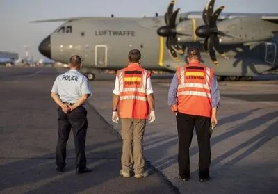 США и Германия просят своих граждан не ездить в в аэропорт Кабула