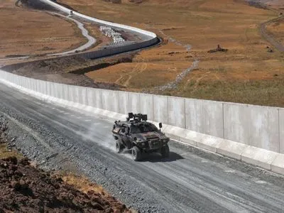 Туреччина прискорює будівництво прикордонної стіни, щоб зупинити потік біженців з Афганістану