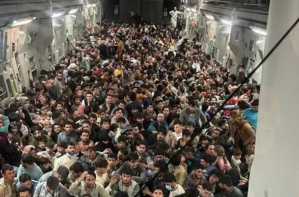 США евакуювали з Афганістану 30 тис. осіб з моменту падіння Кабула - Білий дім