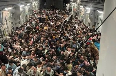 США евакуювали з Афганістану 30 тис. осіб з моменту падіння Кабула - Білий дім
