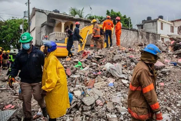 Количество погибших от землетрясения на Гаити превысило 2 200 человек
