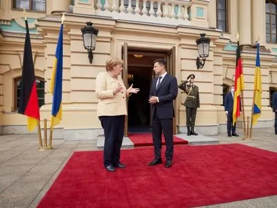Меркель наполягає на продовженні транзиту газу через Україну після 2024 року