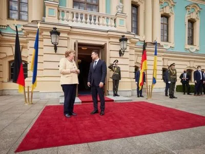 В Киеве началась встреча Зеленского и Меркель