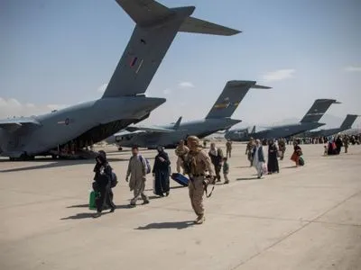 Британія евакуювала понад 7 тисяч осіб з Афганістану