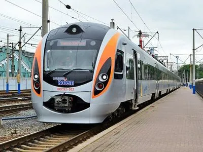 Зеленський хоче запустити швидкісний поїзд між Києвом та Варшавою