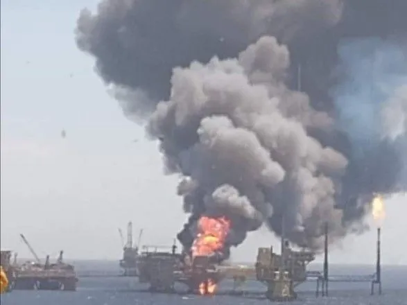 В Мексиканском заливе загорелась нефтяная платформа: один человек погиб, есть травмированные и пропавшие без вести