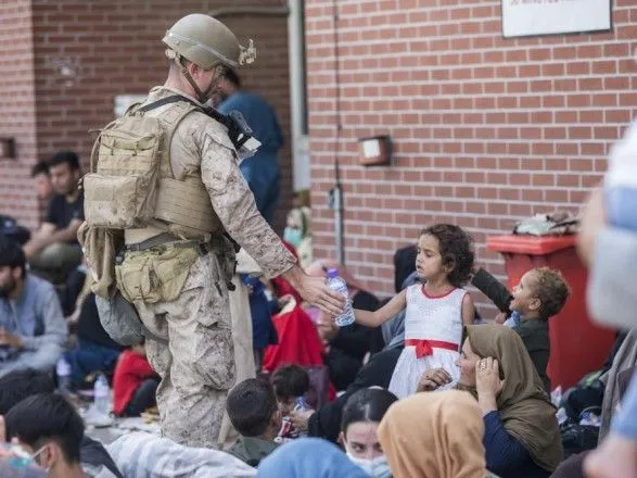В Нидерландах полностью заполнен центр для беженцев из Афганистана: страна эвакуировала более 800 человек