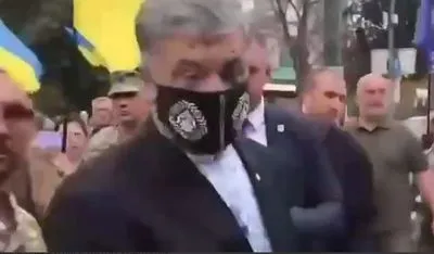 Порошенка облили зеленкою в Києві