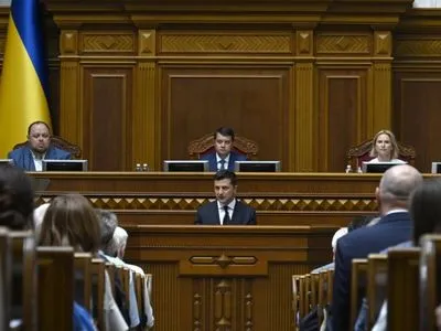 Зеленскому заявили, что на торжественный прием не пригласили никого, кто голосовал за Акт провозглашения независимости