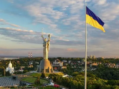 На востоке Украины главным государственным символом называют украинский паспорт - опрос