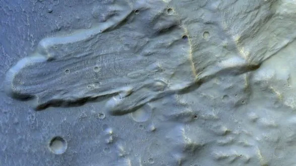 yevropeyske-kosmichne-agenstvo-opublikuvalo-foto-kraternogo-zsuvu-gruntu-na-marsi
