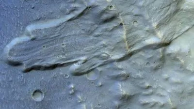 Европейское космическое агентство опубликовало фото кратерного оползня на Марсе