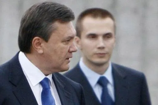 Дело "Межигорья": суд разрешил начать расследование в отношении Януковича и его сына