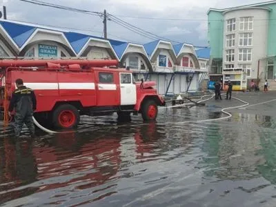 Залпова злива затопила одеські вулиці
