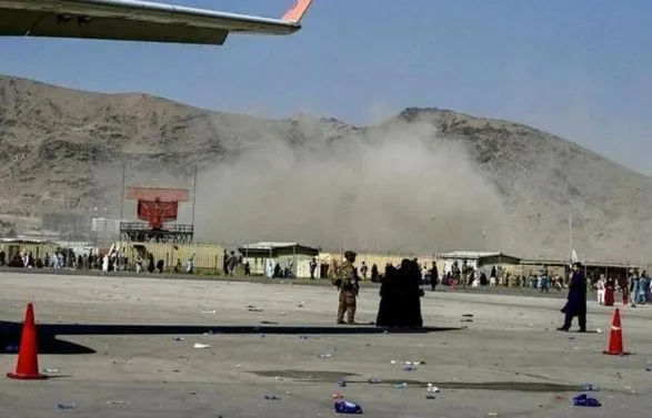 В результате взрывов в аэропорту Кабула 18 человек погибли и 45 ранены - СМИ