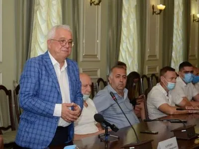 Зеленский наградил орденом "за заслуги" строителя самого дорого общественного туалета за бюджетные деньги