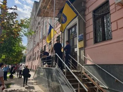 В Киеве сообщили о заминировании Печерского суда: полиция эвакуировала 120 человек