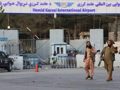 США начали вывод военных из аэропорта Кабула