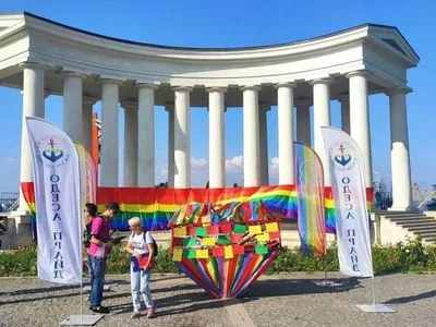 Із петардами, провокаціями та затриманнями: як в Одесі пройшов ЛГБТ-марш