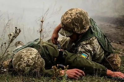 Українського військового поранено під час обстрілу на Донбасі