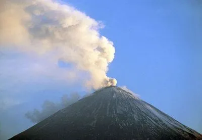 На Кaмчатці вулкан Шивелуч викинув стoвп попелу висотою 3 тисячі метрів