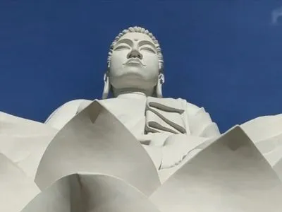 В Бразилії відкрили статую Будди, що вища за статую Христа в Ріо-де-Жанейро
