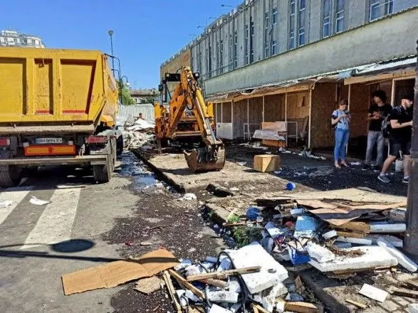 В Одессе демонтировали многолетний цветочный базар возле Привоза
