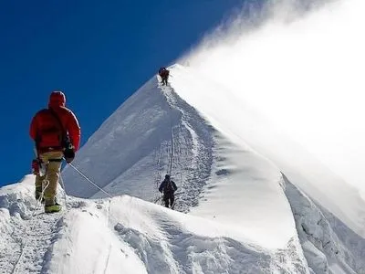 В МИД сообщили о состоянии украинских альпинистов, попавших под лавину на горе Казбек