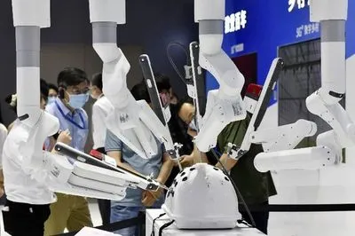 У Китаї під час гінекологічних операцій випробують робота-хірурга