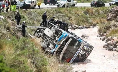 В Перу автобус упал в овраг: погибли около 30 человек