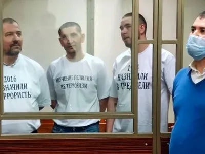 Крим: матері фігурантів "справи Хізб ут-Тахрір" оплатили штрафи за пікети монетами