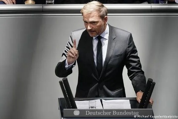 Лідер лібералів у Німеччині виступив за більш точкові санкції щодо Росії