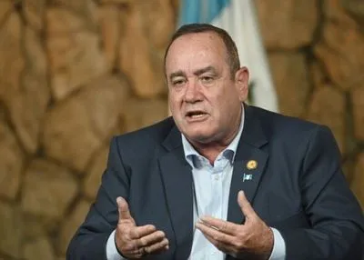 Росіян запідозрили у підкупі президента Гватемали – Reuters