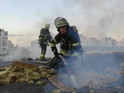 В Киеве ликвидировали пожар в бизнес-центре: удалось спасти ребенка
