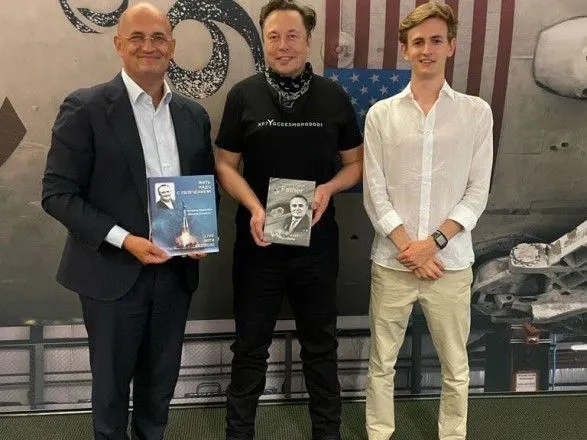 Илон Маск встретился с внуком и правнуком Сергея Королева