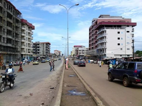 В столице Гвинеи началась стрельба, у президентского дворца заметили солдат - СМИ
