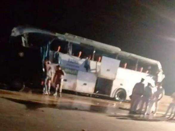 В аварії з автобусом в Єгипті загинули більше десяти осіб