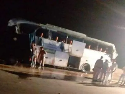 В аварії з автобусом в Єгипті загинули більше десяти осіб