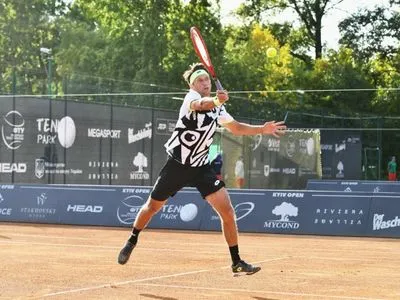 Теніс: Стаховський з перемоги розпочав виступи на “челенджері” в Києві
