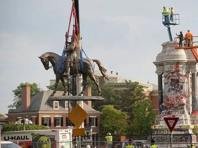 Судовий розгляд тривав рік: в США демонтували статую американського генерала через расову дискримінацію