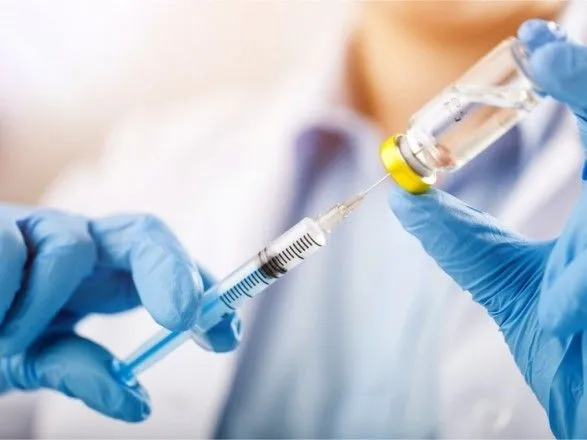 У МОЗ відповіли, чи проводитимуть в Україні вакцинацію бустерною дозою