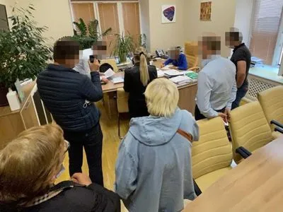 Обшуки у КМДА: посадовці незаконно передавали в користування земельні ділянки у центрі Києва