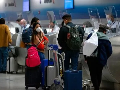 В США авиапассажиров без масок будут штрафовать на сумму до 3 тысяч долларов