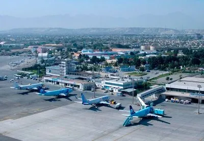 Из Афганистана вылетел первый самолет международного рейса: среди пассажиров — украинцы
