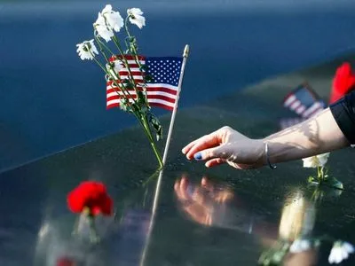 Посольство Украины в США приспустило флаг в память жертв терактов 11 сентября